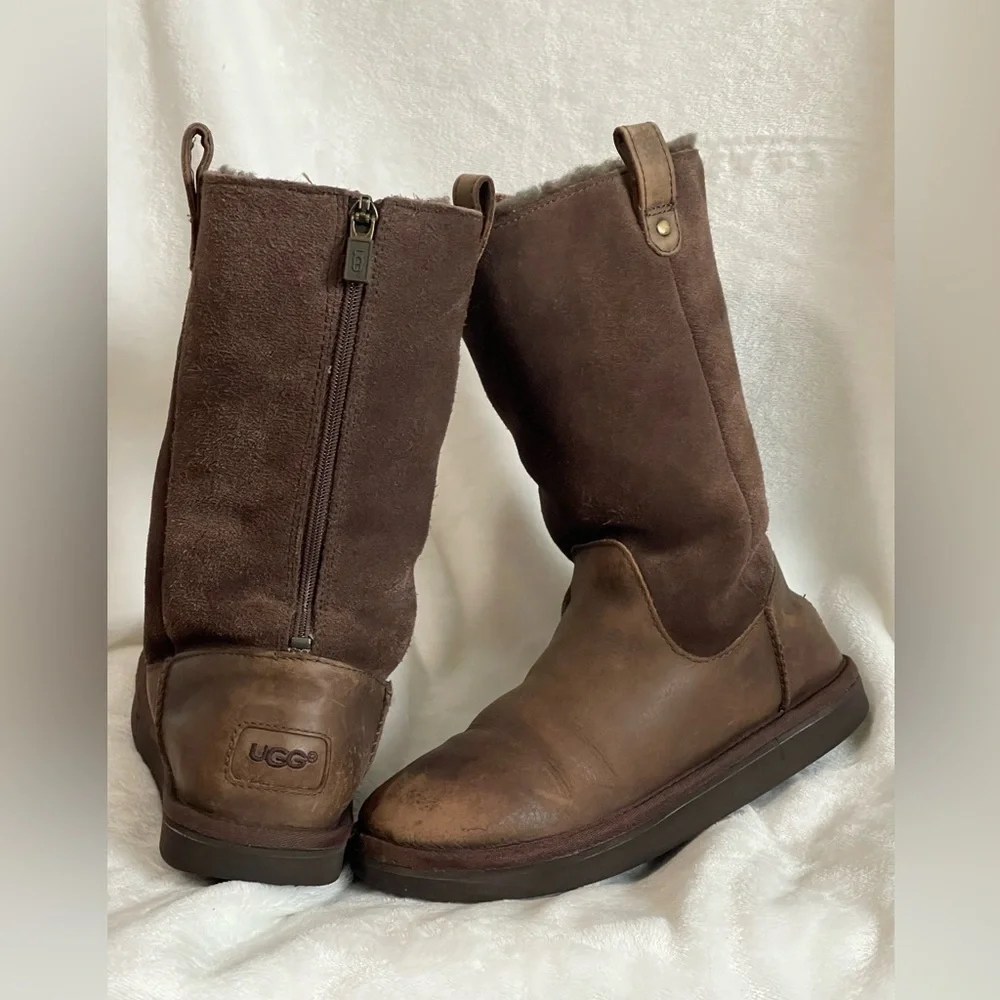 Ugg boots size 5 zip up back brown
